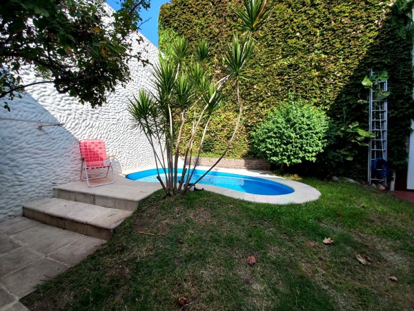 Casa con jardín y pileta 