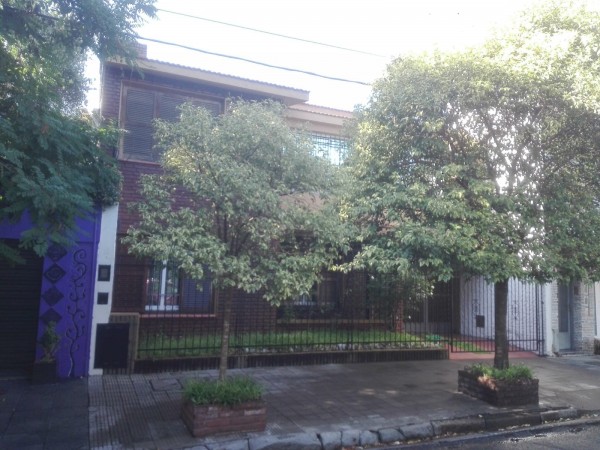 Casa con jardín y pileta 