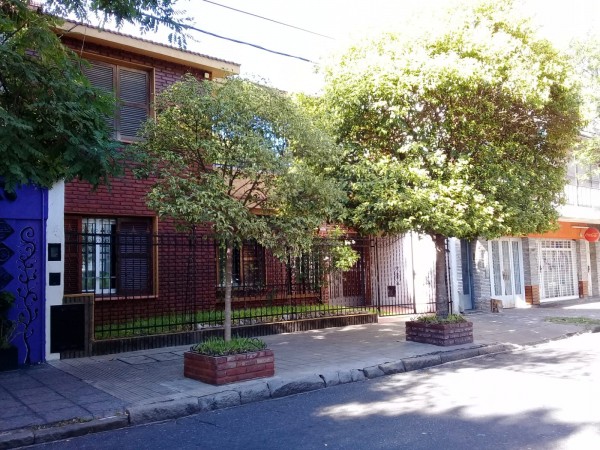 Casa con jardín y pileta 